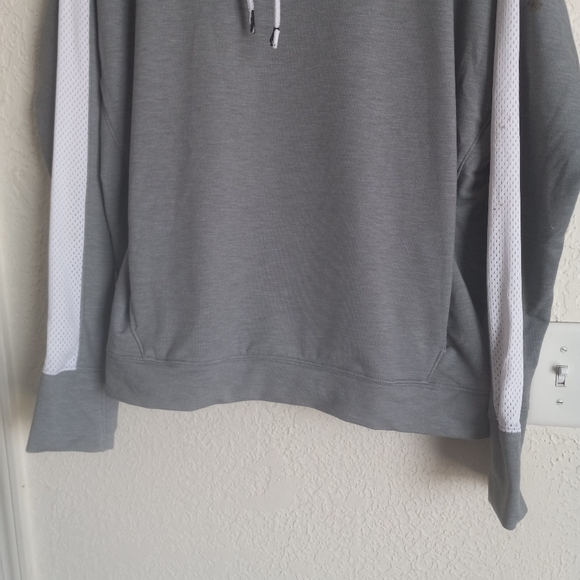 Under Armour Pullover - Picture 3 of 8